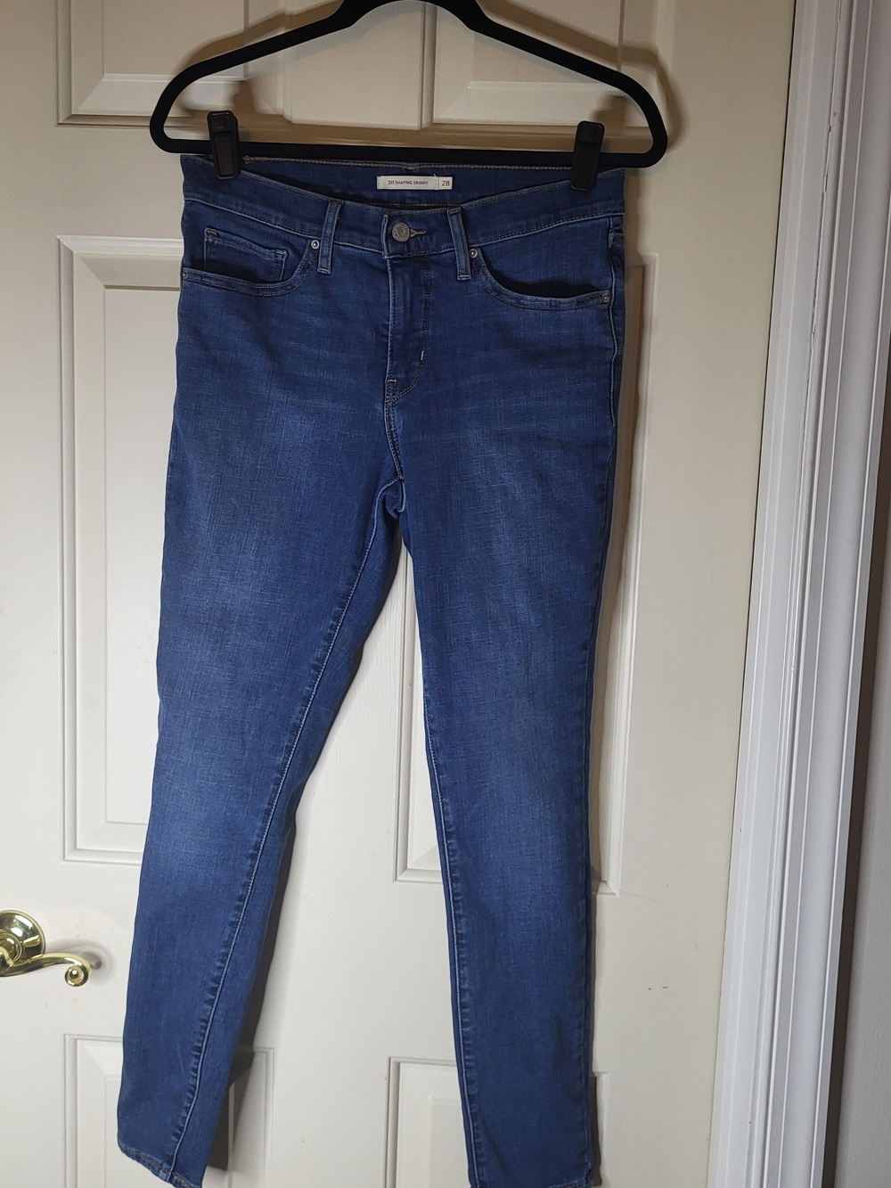 Levi's 311 Women's Shaping Skinny Jeans in Medium Blue Wash